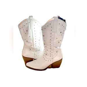 *SOLD* DREAM PAIRS WHITE COWBOY 🐄 🤠 👢